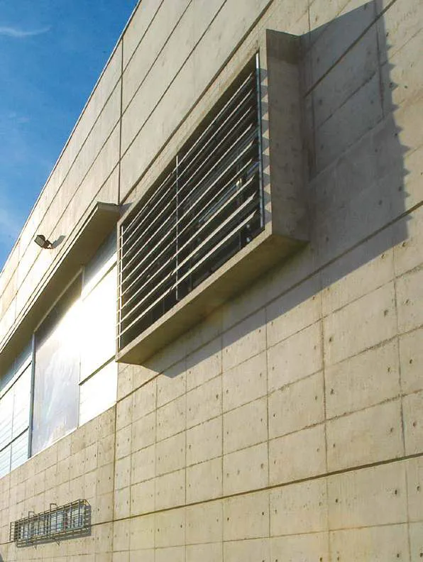 Aeroscreen plano e curvo em fachada