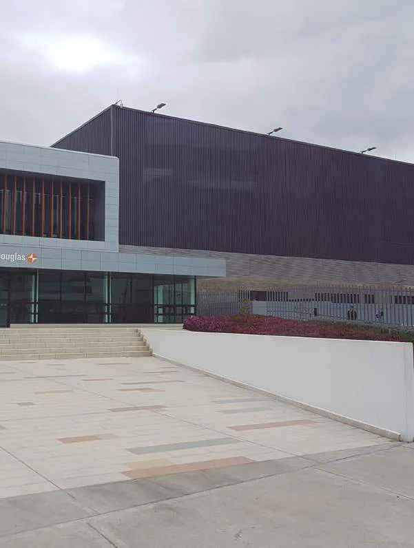 Quadrobrise XL em edifício de grande porte