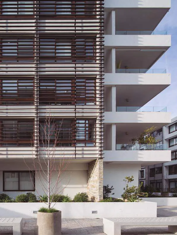 Quadrobrise em fachada de edifício residencial